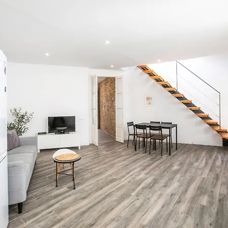 31ara1092- 3b Flat In The Gothic * Barcelona