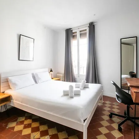 31ara1092- 3b Flat In The Gothic *