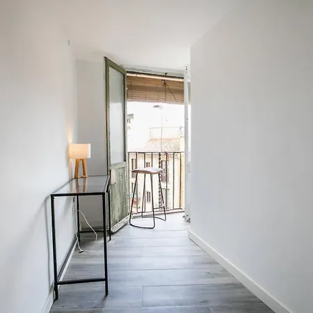 31ara1092- Newly Refurbished 2br Flat In The Gothi Lägenhet